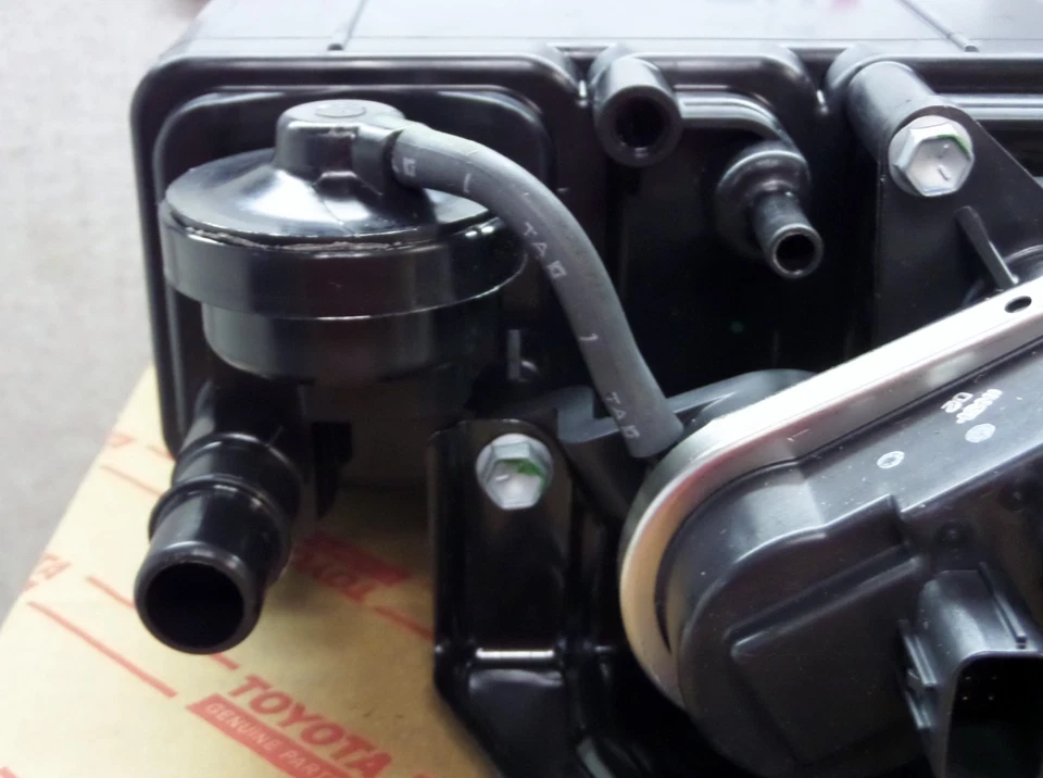 Bote de carbón de vapor Toyota Tacoma genuino OEM OE Foto 3 de 4