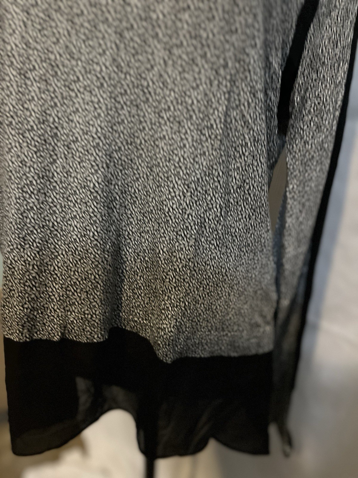 Michael Kors, Black And White Slip On Blouse Top Long Sleeve Size Medium thumbnail 2