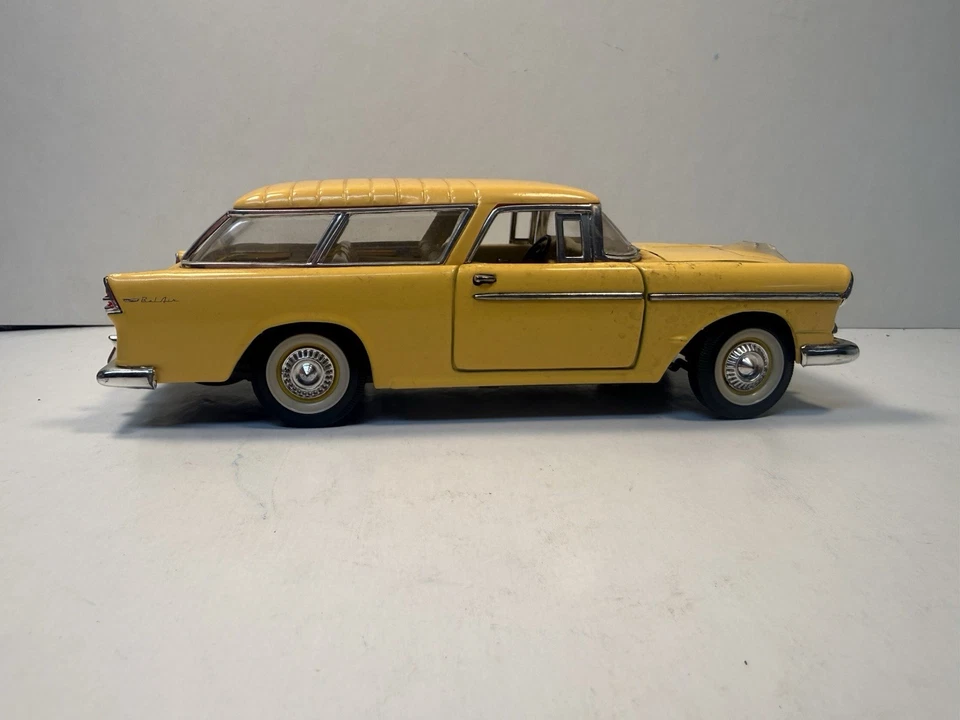 Signature Sunnyside 1955 Chevrolet Bel-Air Nomad RED 1:24 Diecast SS8702 - Image 3 of 4