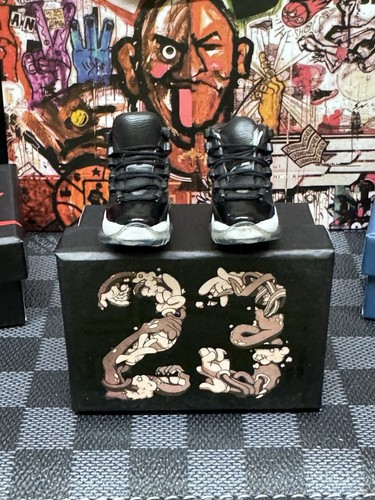 Mini Jordan Schuh Schlüsselanhänger Set - Perfekt für Sneakerheads! - Bild 2 von 8