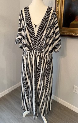 Bloom Chic New With Tags, Black & White Dress Size 3X. Fit & Flare. Beautiful ￼ 