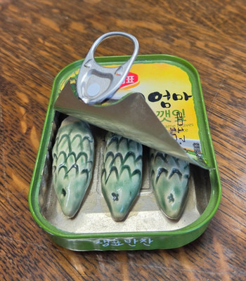 Cute Korean Sempio Sesame Leaves Container With 3 Ceramic Sardines Inside
