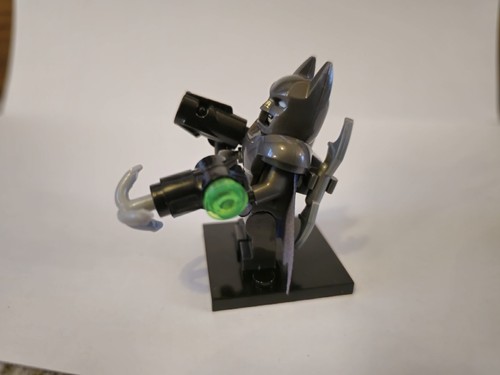ARMOURED BATMAN CUSTOM FIGURE UNBRANDED - Picture 2 of 4