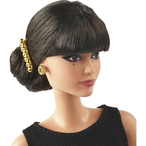 Barbie Signature Tribute Collection Muñeca Coleccionable Rita Moreno en Negro y Dorado - Imagen 3 de 6