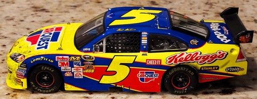 2009 #5 Mark Martin CARQUEST Chevy Impala SS Chicagoland Raced Win 1:24 Diecast - Picture 5 of 15
