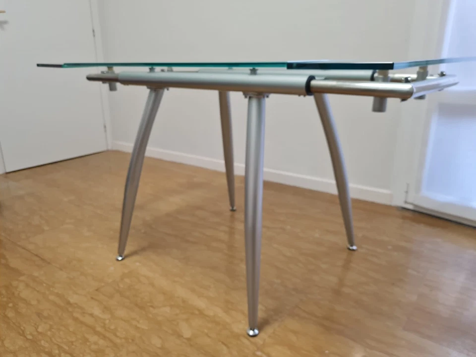 Tavolo allungabile moderno in vetro temperato e acciaio 4/6 posti - Immagine 4 di 4