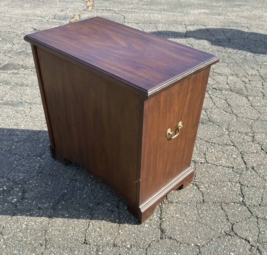 Cofre de nogal negro macizo tamaño pequeño de Henkel Harris para Virginia Galleries 1960 Foto 2 de 4