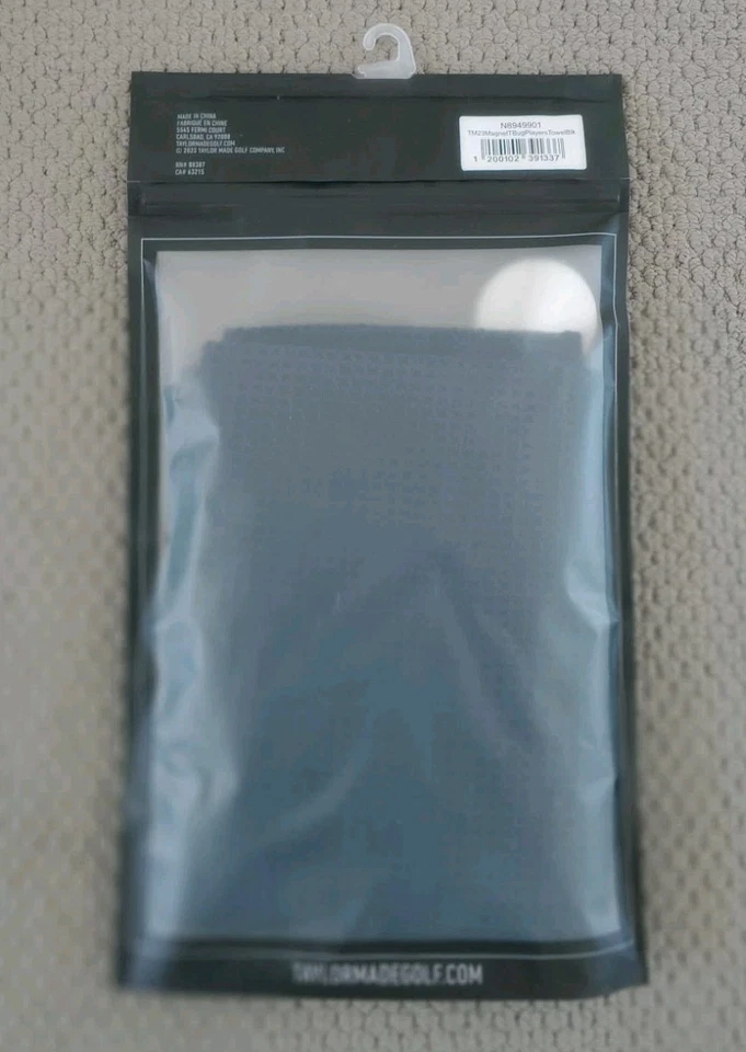 Taylormade Golf Towel with Magnet — 第 4/4 张图片