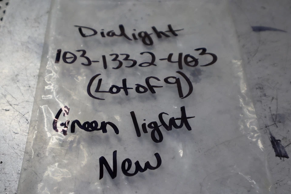 Lente verde Dialight 103-1332-403 nuevo stock antiguo (lote de 9) Foto 2 de 4
