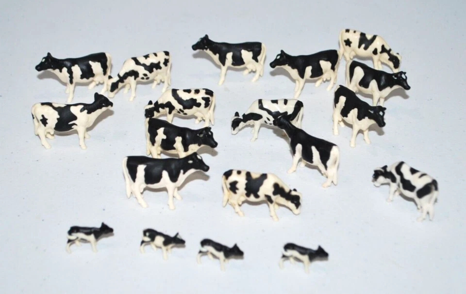 Vintage 1990 ERTL Farm Country Lot of 21 Holstein Cows And 4 Calf's 1/64 Scale - Image 2 of 4