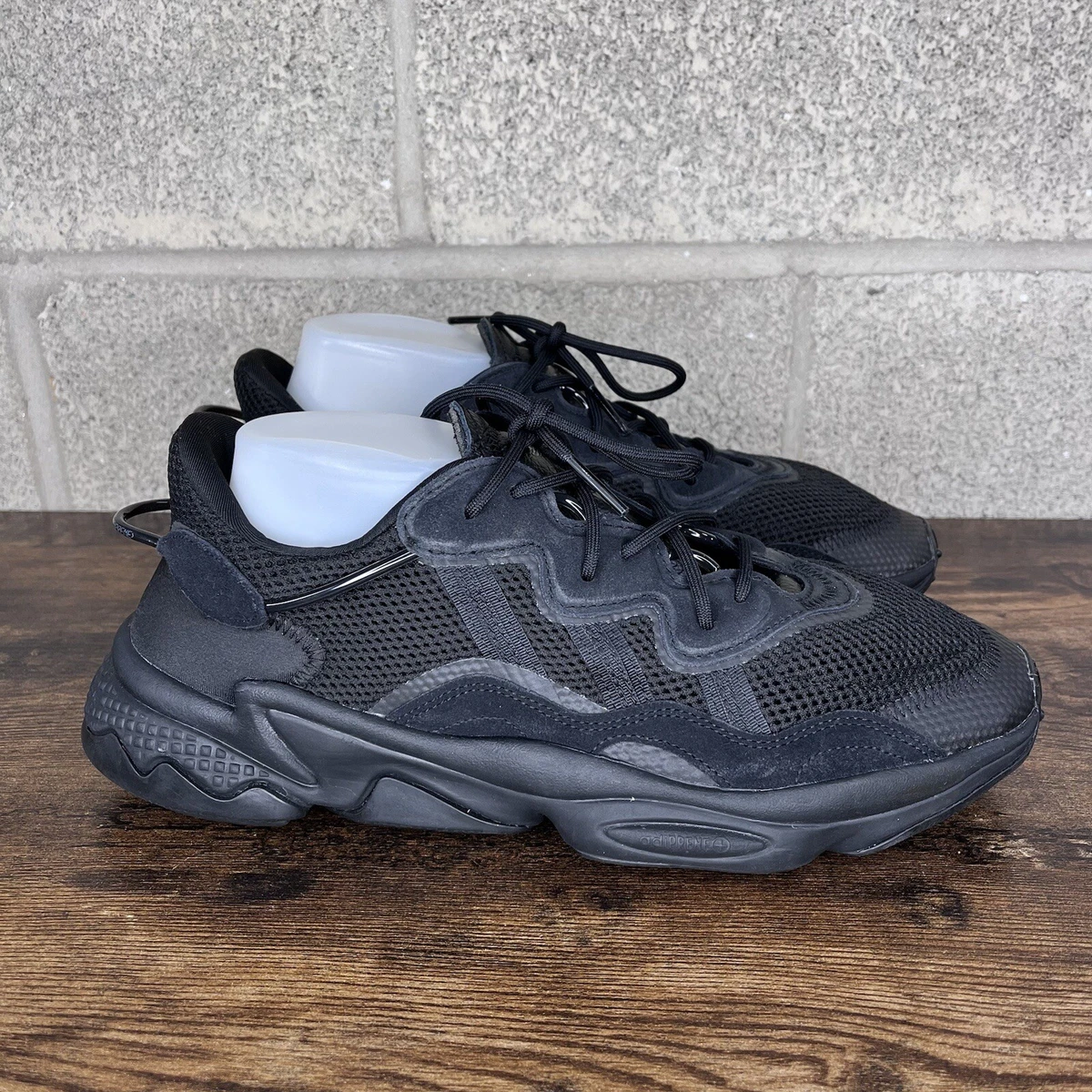 Ozweego white online black