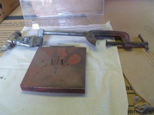JIG AND FLY TYING VICE AND A WIRE BENDING FORM FOR SPINNER AND BUZZBAITS