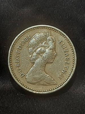 1984 Queen Elizabeth ll Coin - One Pound - ''Nemo Me Impune Lacessit'' - Rare