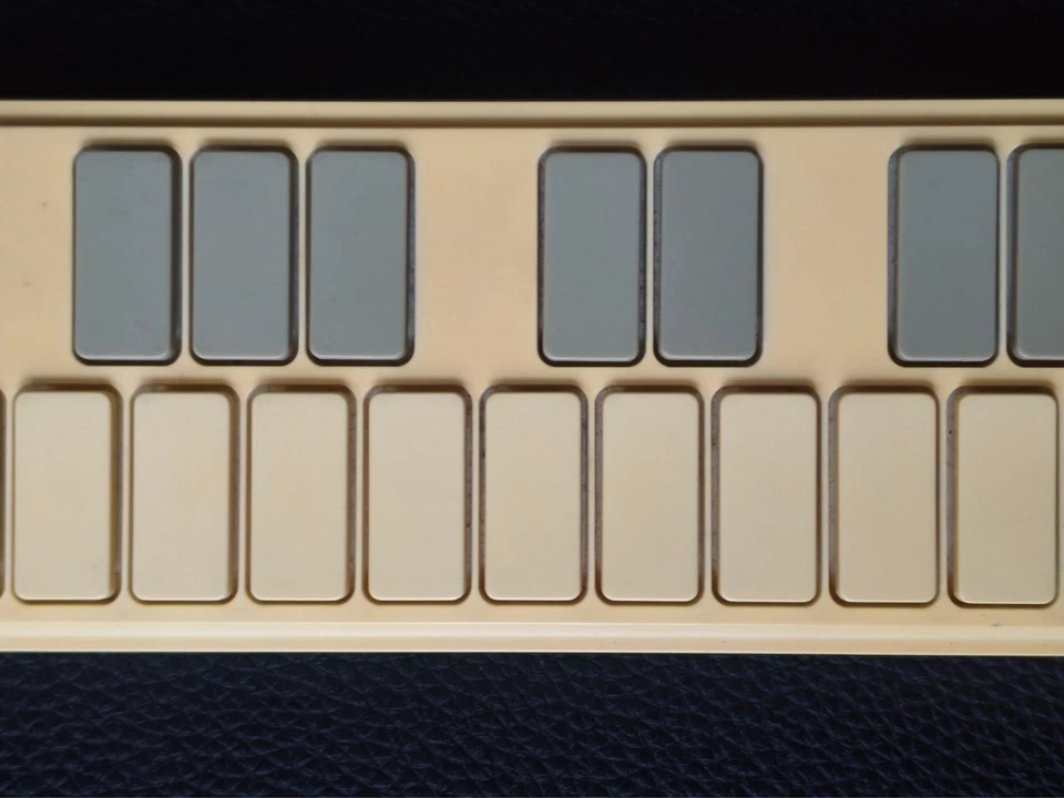 Korg nanoKEY2 – Compact USB MIDI Keyboard – Perfect Condition -Yellow - Immagine 3 di 4