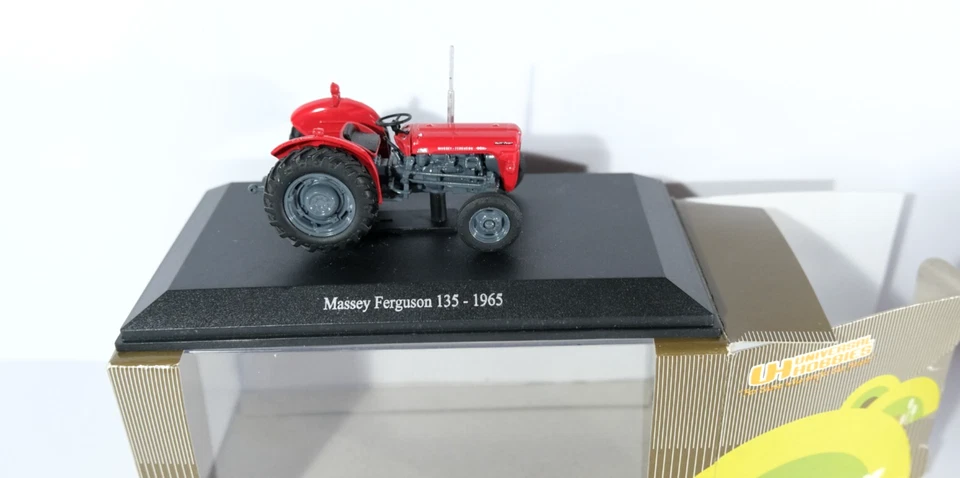 Tractor Universal Hobbies Massey Ferguson 135 1:43 1965 modelo 6044U en caja A1 Foto 2 de 4