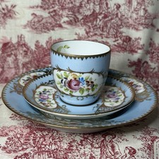 Tasse soucoupe assiette anciennes porcelaine Limoges décor floral bleu et or