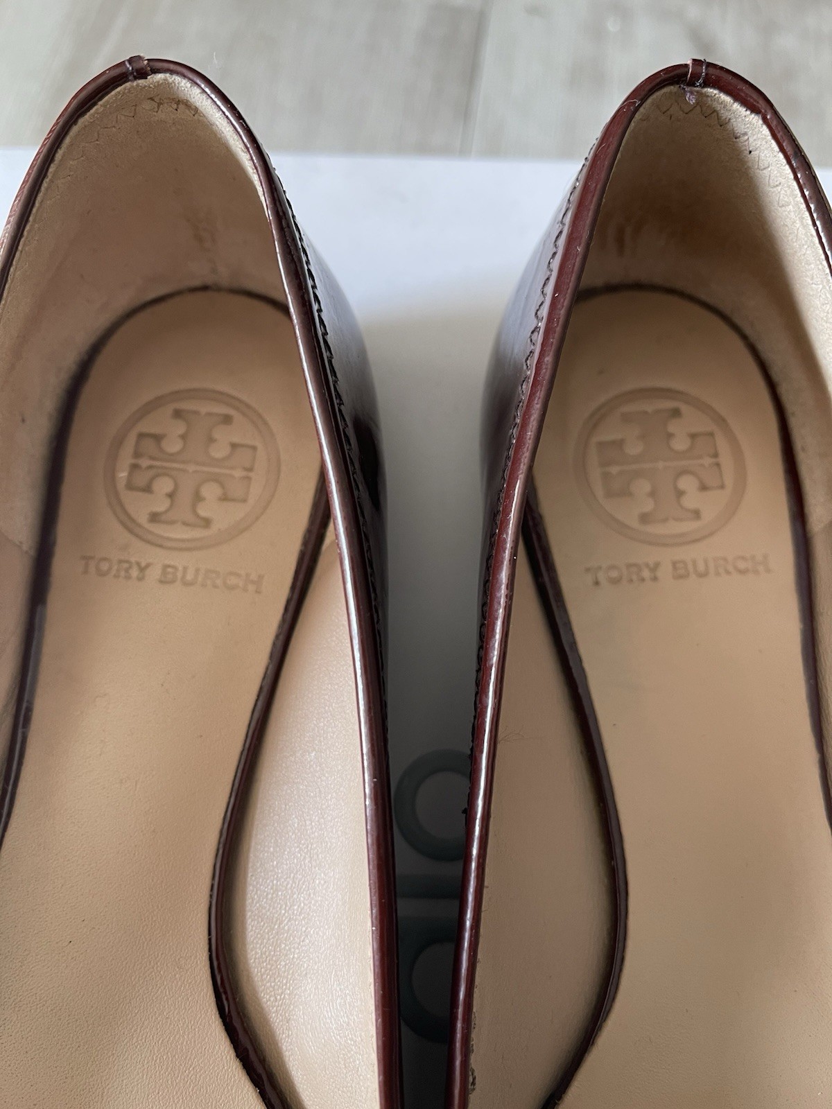 Tory Burch Burgundy Patent Leather Ballet Flats Logo Cap Toe Women's Shoes thumbnail 2
