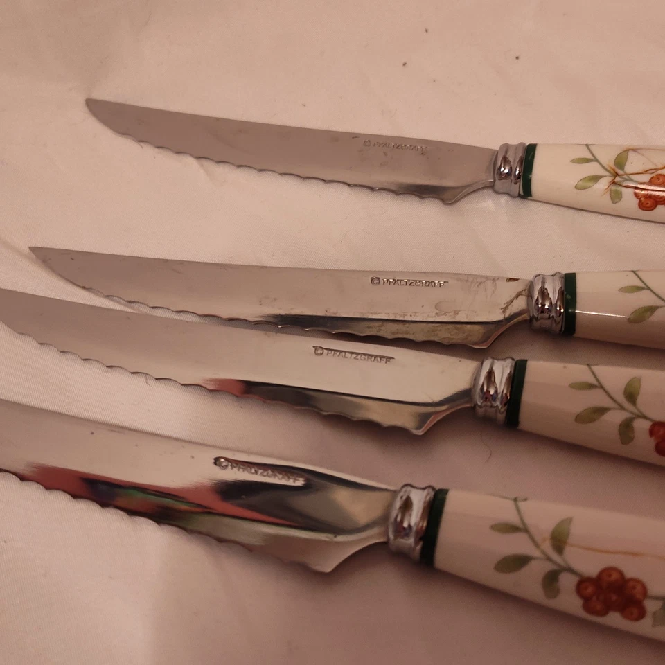 Juego de 4 cuchillos para carne de acero inoxidable Pfaltzgraff WINTERBERRY Foto 3 de 4