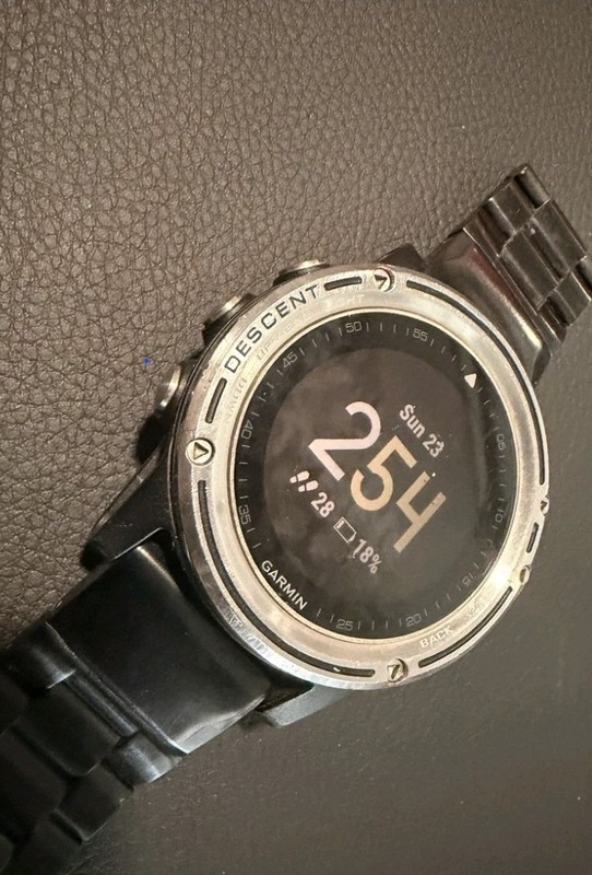 Garmin Descent MK1 Dive Computer Watch w/ Metal strap, Extra Strap, Charger