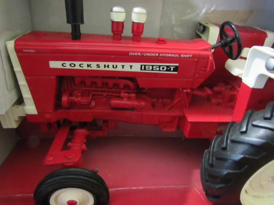 ERTL 1/16 DIE CAST COCKSHUTT 1950T TRACTOR - NIB - NEVER DISPLAYED - Image 3 of 4