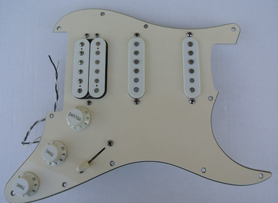 2009 Fender Loaded Strat Stratocaster Pickguard H/S/S Humbucking Pickup! L514