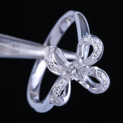 Solid 18k White Gold  Classicl Engagement/Wedding Ring Round Semi Mount  0.18ct
