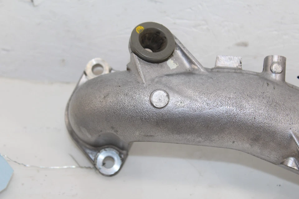 Tubo de entrada 2011-2017 Nissan Juke Nismo RS turbo 14460-1KC0A FABRICANTE DE EQUIPAMENTO ORIGINAL - Imagem 2 de 4