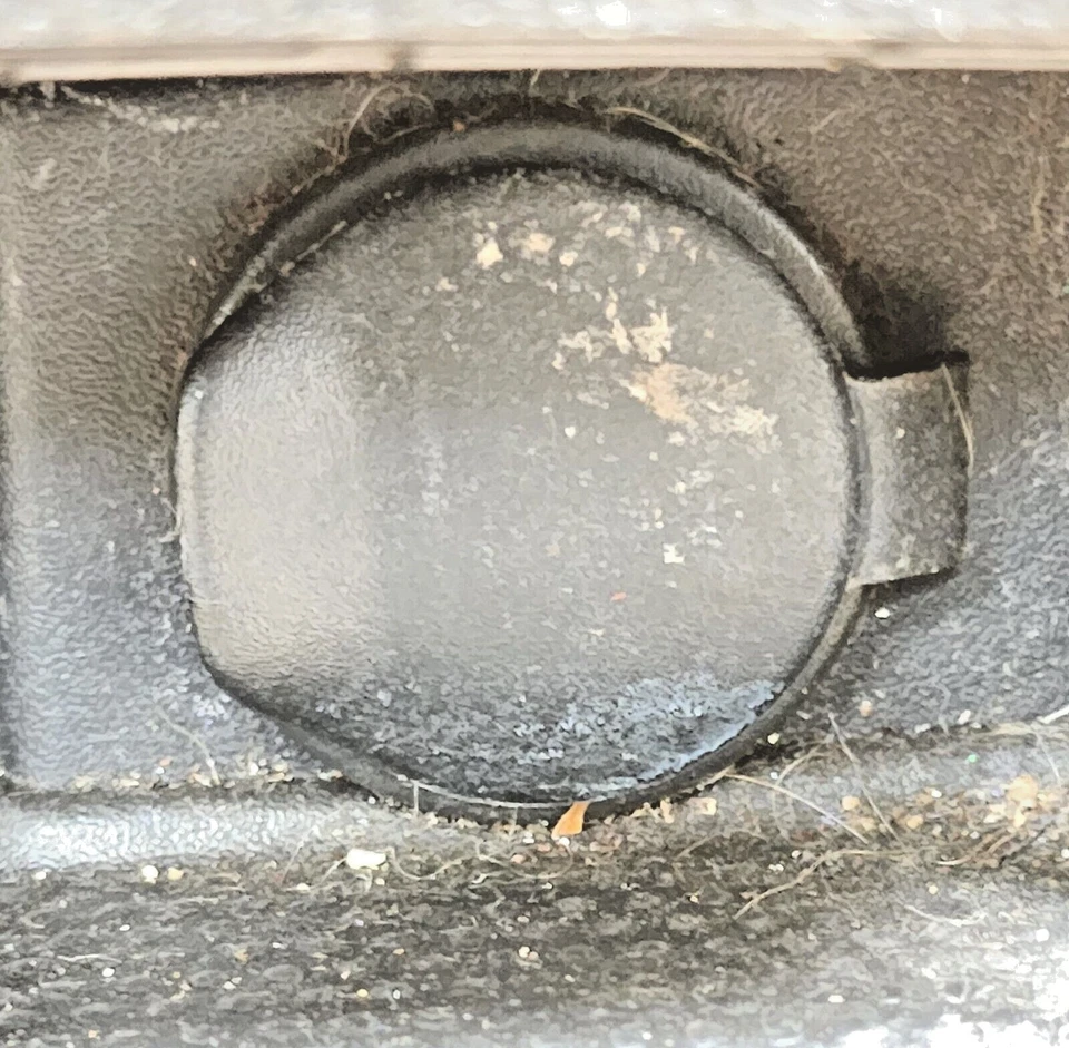 Chevrolet Malibu LS 2009-2012 compartimento de cenicero negro OEM Foto 3 de 4