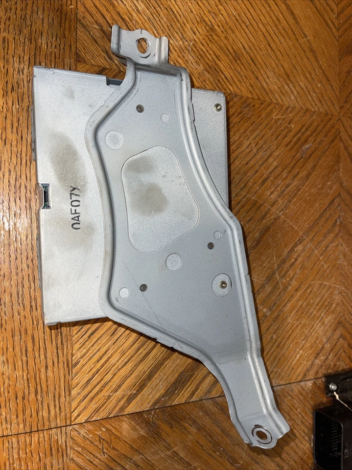 LEXUS ES300 2000-2001 ABS & MÓDULO DE CONTROL DE TRACCIÓN OEM Foto 2 de 2