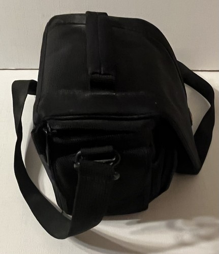 Borsa fotocamera imbottita nera piccola 7x5x4 Lowepro Edit 110 con tracolla - Foto 4 di 6