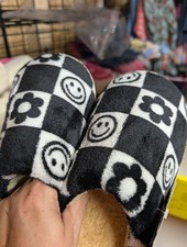 Ladies Plush Slippers Small 5-6 Smiley Face Design
