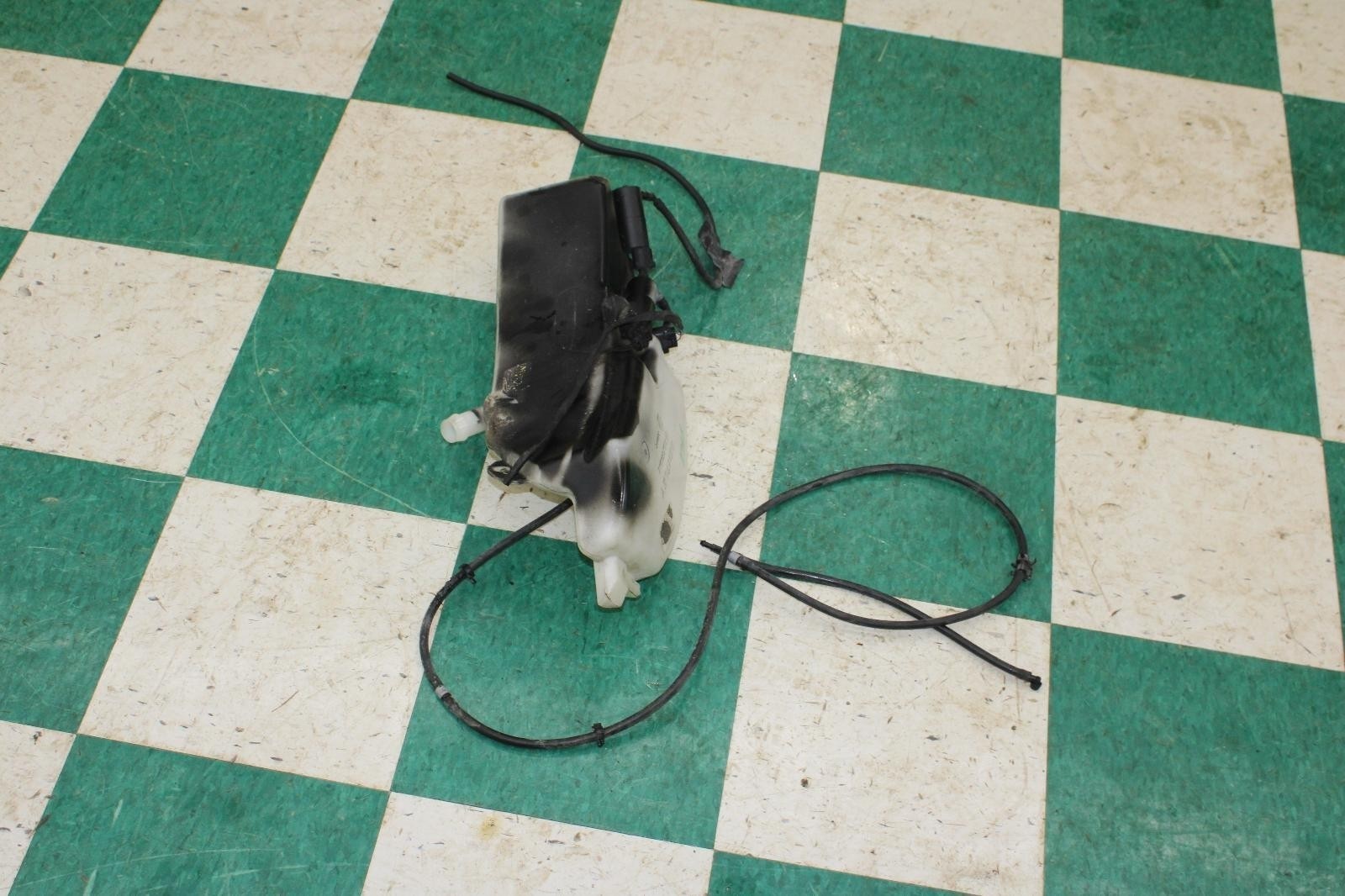 13-18 Flying Spur 6.0L Motor Egine Washer Bottle Reservoir Tank Unit Factory OEM