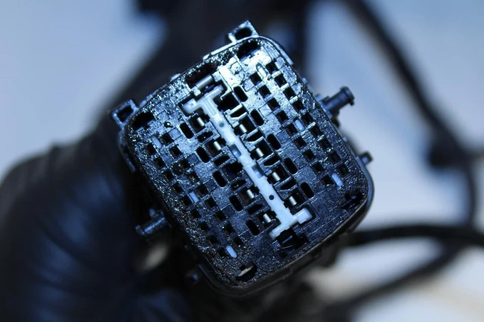 Arnés de cables de motor CVT 1,8 L 24011-5UD2A 2017-2019 Nissan Sentra SV OEM Foto 3 de 4