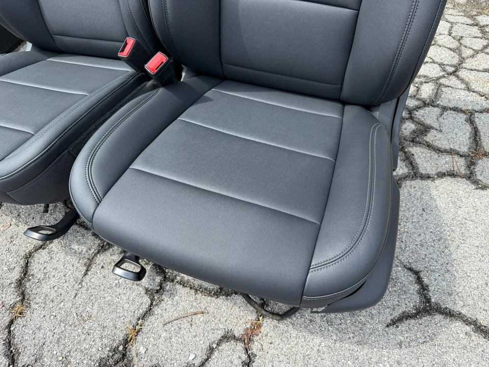 Chevrolet Silverado EV 2024 con juego de asientos delanteros manual conductor pasajero negro OEM Foto 2 de 4