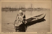 Boatman Srinagar Jammu and Kashmir India vintage postcard o802