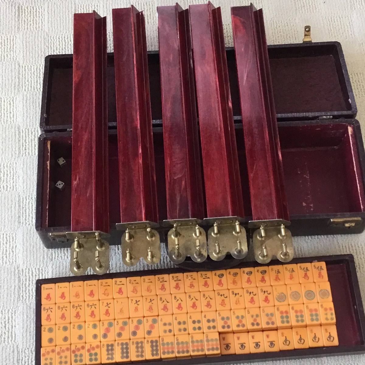 Jeu De Mah Jong Vintage Royal Games – Années 50 – 162 Tuiles Bakélite + 5 Racks