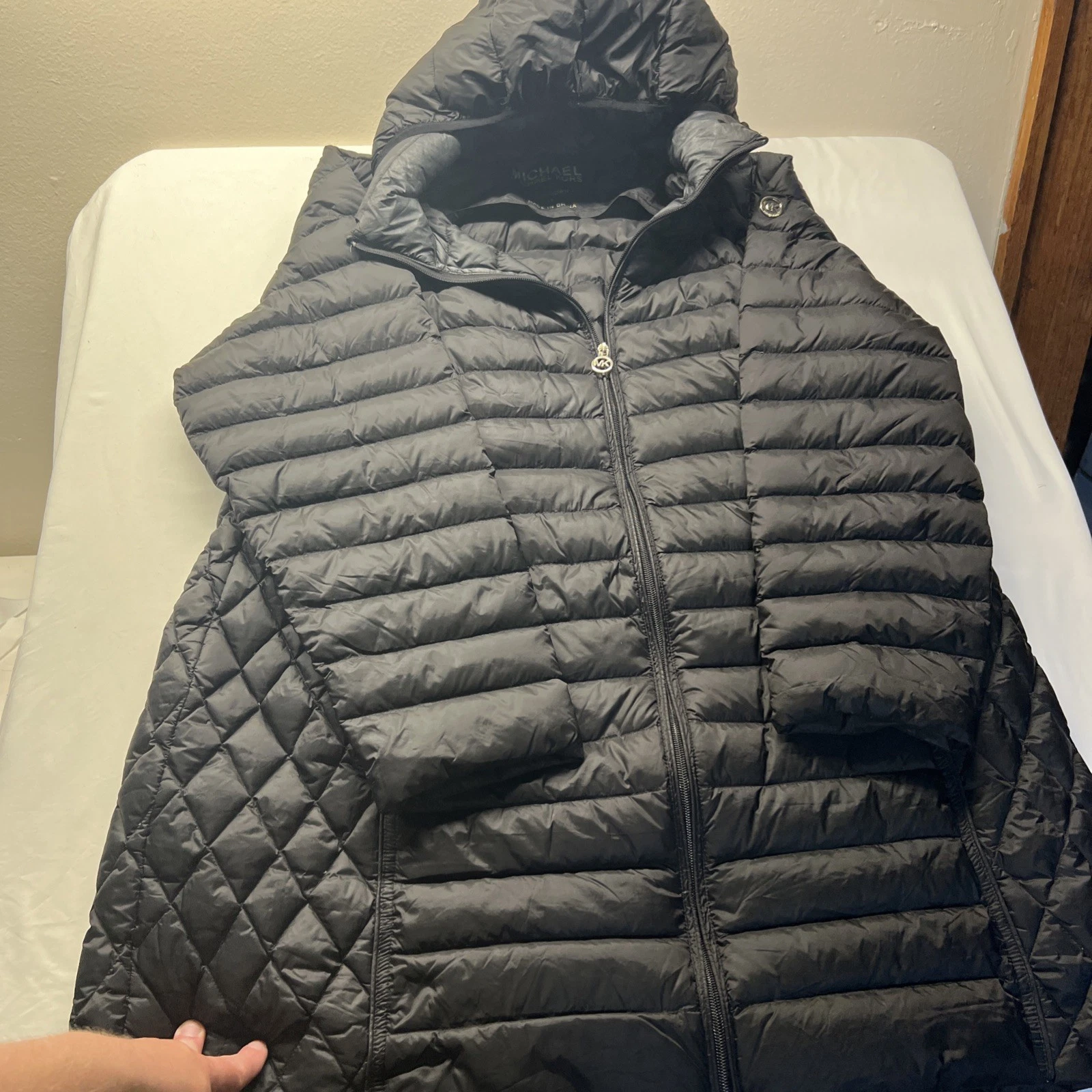 NUOVO PIUMINO MICHAEL KORS IMPACCHETTABILE MANICA LUNGA NERO CON CAPPUCCIO TAGLIA 1X