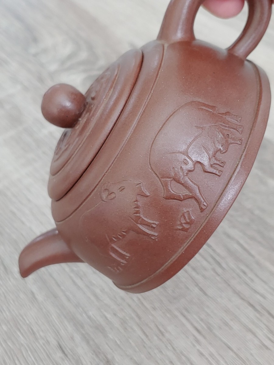 张秀玲阳刻三羊开泰祥云玉壁底紫砂壶Vintage China Yixing Zisha 张秀玲阳刻三羊开泰祥云玉壁底紫砂壶Vintage China Yixing Zisha