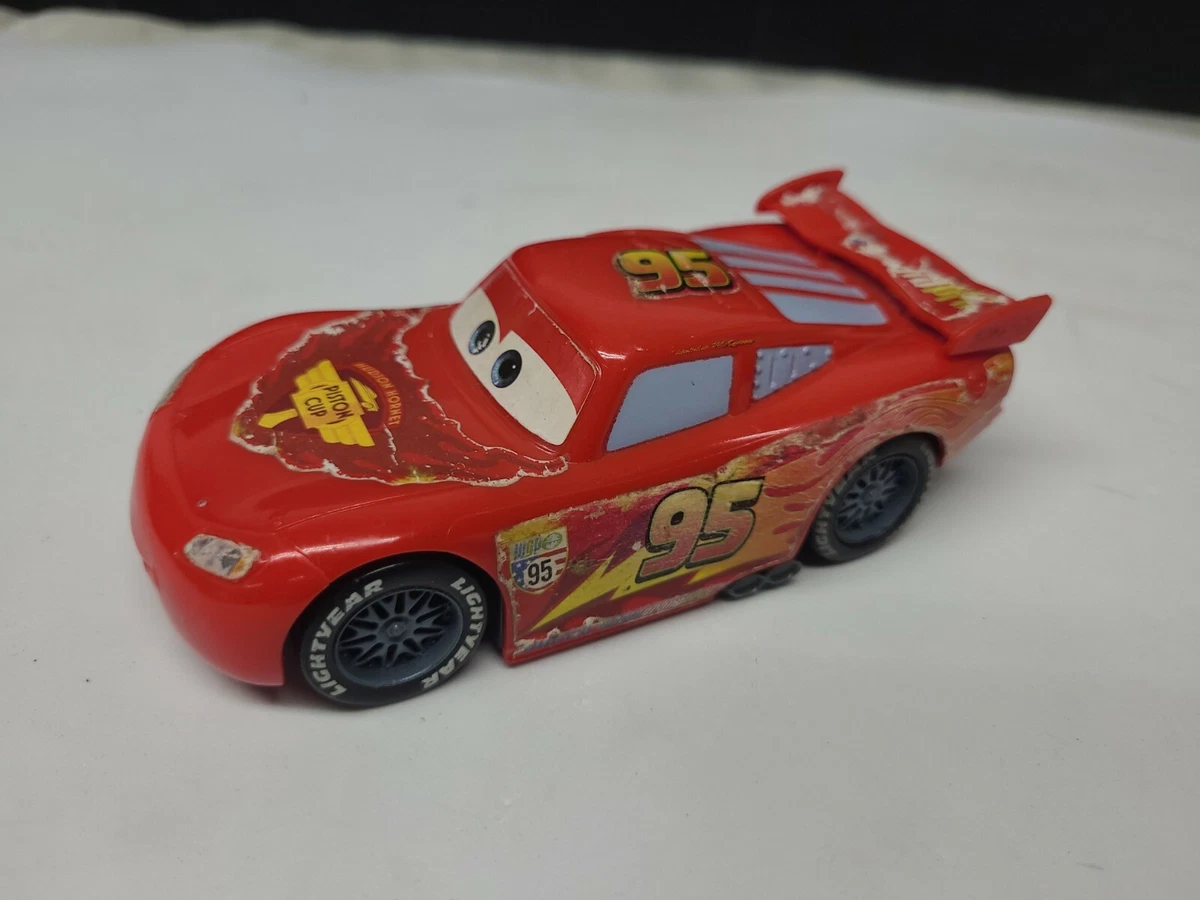 Voiture Disney Cars 2 FLASH MCQUEEN PISTON CUP WORLD GRAND PRIX