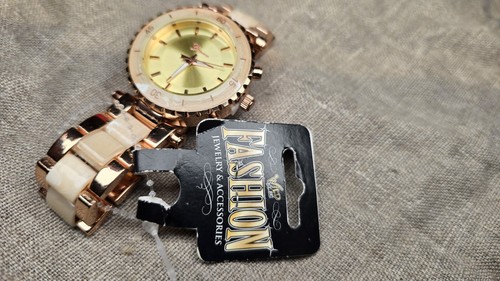 Orologio Ginevra donna finitura oro rosa e beige fidanzato moda elegante casual - Foto 3 di 6