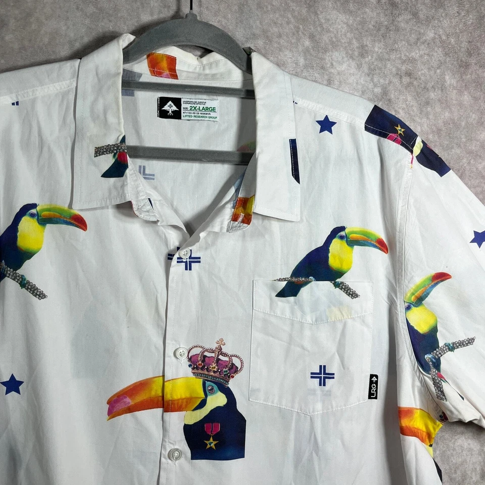 Camisa LRG Para Hombres 2XL Blanca Tucán Estampado de Pájaro Manga Corta Bolsillo con Botones Años 90 Y2K Foto 2 de 4