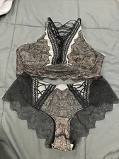 Victoria’s Secret NWOT Nude Black Lace Overlay Halterneck Bralette & Cheeky Sz S