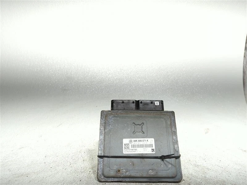 Volkswagen Passat 2015 módulo de control del motor 1,8 L ECM OEM 06K906071J Foto 2 de 4