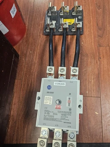 ALLEN-BRADLEY 100-D250 CONTACTOR W/ BUSSMANN J60200-3CR FUSE HOLDERS
