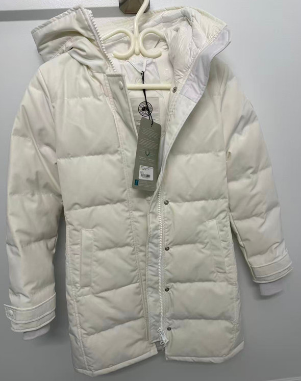 Beautiful Authentic Brand New with Tag Canada Goose Shelburne Parka - XS/White
