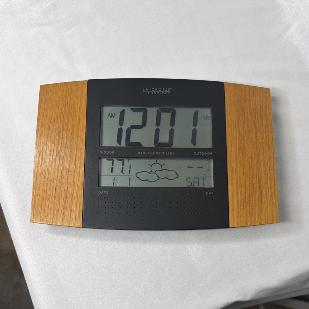 La Crosse Technology Radio Controlled Wall Weather Station Clock Temp No Sensor!