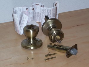 Defiant Set Of 2 Door Locks With Key And Screws With Instructions