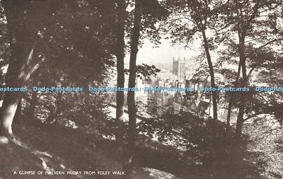 R587839 Ein Blick auf das Malvern Priory von Foley Walk