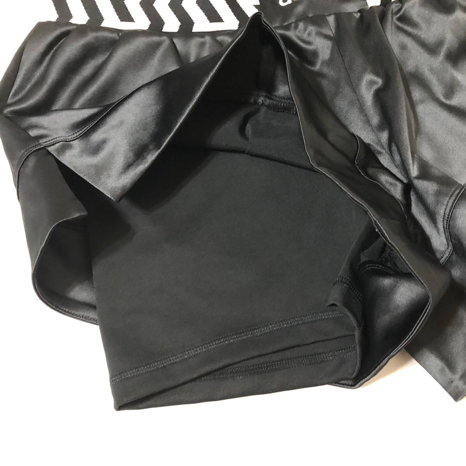 Adidas Women’s Athletic Black/White Training TKO Shorts Sz L NWT thumbnail 4