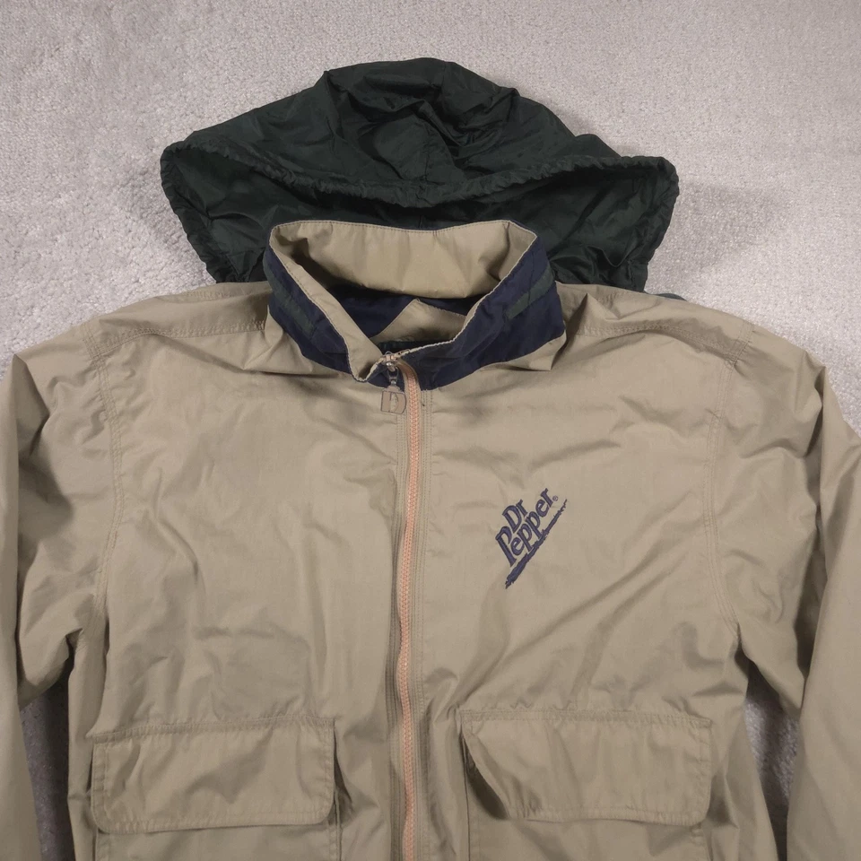 Chaqueta Dr Pepper Para Hombre Mediana Caqui Dunbrooke Con Capucha Cremallera Completa Rompevientos Logo Foto 3 de 4